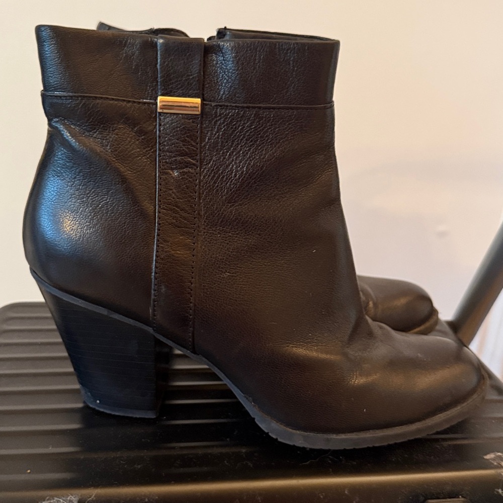 Bandolino Black Leather Ankle Boots with Gold Accent Size 8.5